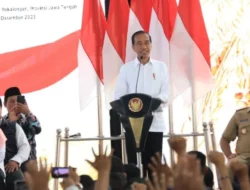 Petani Tanpa Kartu Tani Bisa Beli Pupuk Subsidi Pakai KTP, Jokowi: Saya Janji Subsidi Ditambah