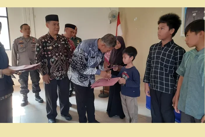 120 Anak Yatim di Paguyangan Terima Santunan